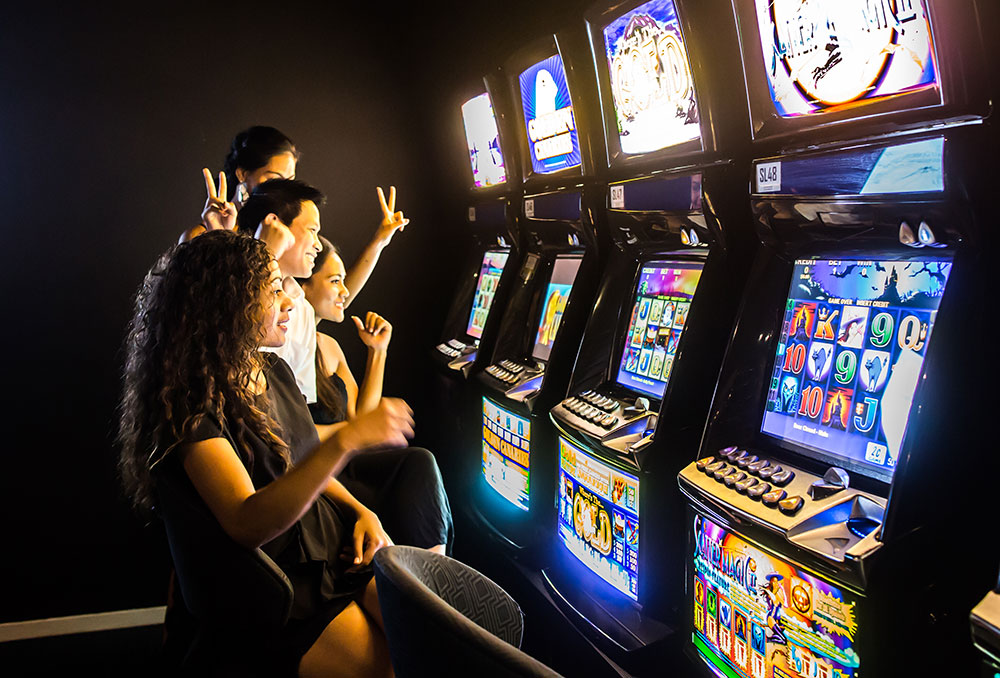 Лучшие игровые автоматы gurrru9. Judi88 Slot. Игровой автомат казино. Игровые автоматы с компьютерными играми. Игровые автоматы азарт.